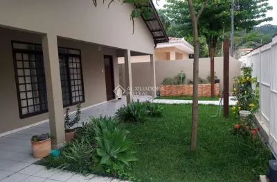 Casa com 4 quartos à venda na rua acary margarida, 122, canasvieiras, florianópolis, 204 m2 por r$ 1.380.000