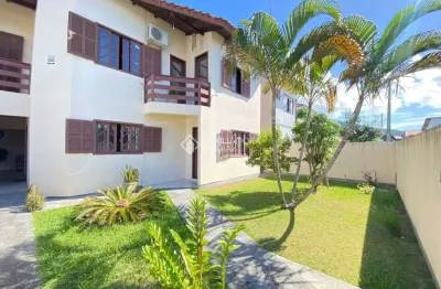 Casa com 3 quartos à venda na servidão júlio petroski, 589, ingleses do rio vermelho, florianópolis, 223 m2 por r$ 980.000