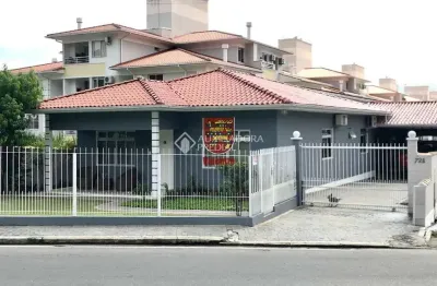 Casa com 7 quartos à venda na rodovia tertuliano brito xavier, 723, canasvieiras, florianópolis, 150 m2 por r$ 2.500.000