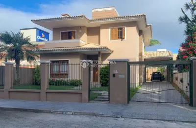 Casa com 4 quartos à venda na servidão nossa senhora aparecida, 159, ingleses do rio vermelho, florianópolis, 211 m2 por r$ 1.495.000