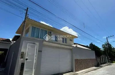 Casa com 5 quartos à venda na rua dos pinheiros, 220, ingleses do rio vermelho, florianópolis, 280 m2 por r$ 1.200.000