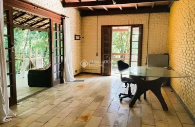Casa com 3 quartos à venda na rua folhas verdes, 112, córrego grande, florianópolis, 230 m2 por r$ 1.100.000