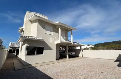 Casa com 4 quartos à venda na nereu ramos, 2356, centro, imbituba, 190 m2 por r$ 1.600.000