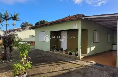 Casa com 4 quartos à venda na eloy figueiredo, 322, porto da vila, imbituba, 105 m2 por r$ 590.000
