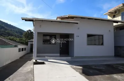 Casa com 2 quartos à venda na manuel araújo, 110, vila nova, imbituba, 137 m2 por r$ 560.000