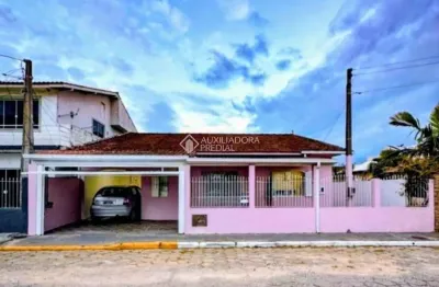 Casa com 4 quartos à venda na Vilmar Goulart Pereira, 66, Paes Leme, Imbituba, 170 m2 por R$ 650.000