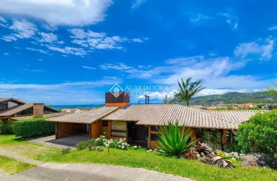 Casa com 5 quartos à venda na jovino piucco, 2001, morrinhos, garopaba, 302 m2 por r$ 2.900.000