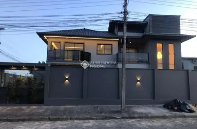 Casa com 4 quartos à venda na ernâni cotrim, 441, village, imbituba, 300 m2 por r$ 2.200.000