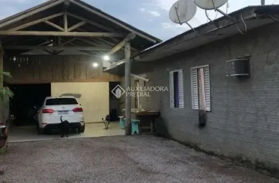 Casa com 4 quartos à venda na são benedito, 419, araçatuba, imbituba, 180 m2 por r$ 320.000