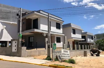 Casa com 2 quartos à venda na dos açores, 77, ambrósio, garopaba, 73 m2 por r$ 640.000