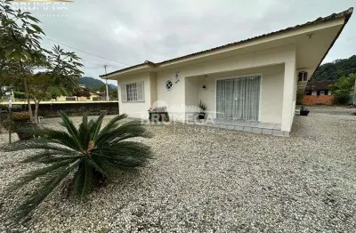 Casa com excelente localização - terreno ideal para estabelecimento comercial