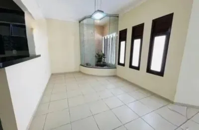 Vendo excelente casa em condomínio fechado com 3 quartos