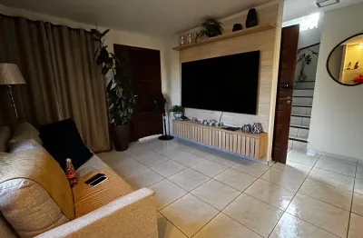 Excelente casa em condomínio fechado com 3 quartos sendo 1 suíte