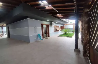 Casa isolada alto padrão á 400 metros da praia - forte - praia grande