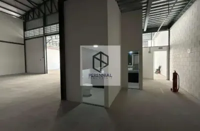 Galpão / Depósito / Armazém para alugar, 1600m² - São Cristóvão