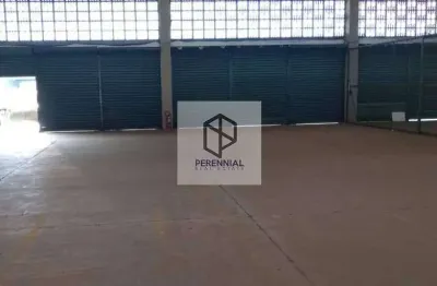 Galpão crossdocking 1.350 m² com 900 m² de plataforma e 36 docas