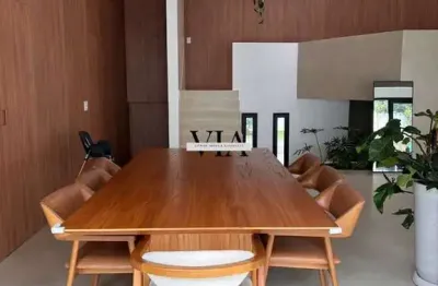 Luxuosa casa no condomínio residencial 6 em alphaville - totalmente reformada!