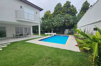 Casa moderna de esquina no condomínio residencial 11