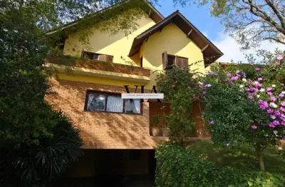 Casa no condomínio residencial 9 - 04 quartos, sendo 02 suítes!