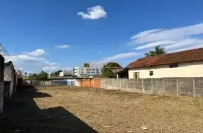 Terreno à venda no Centro, Araguari 