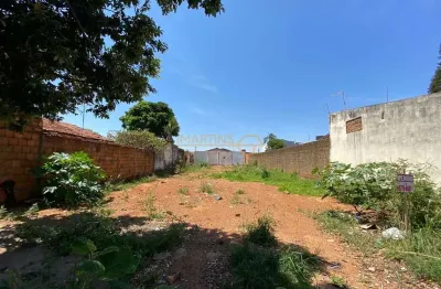 Terreno à venda na Praça Gaioso Neves, Santiago, Araguari