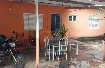 Casa com 2 quartos à venda no Santiago, Araguari 