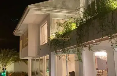 Casa com 4 quartos à venda no Centro, Araguari 