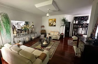 Casa com 4 quartos à venda no Centro, Araguari 