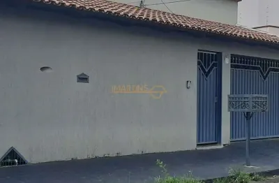 Casa com 3 quartos à venda no Centro, Araguari 