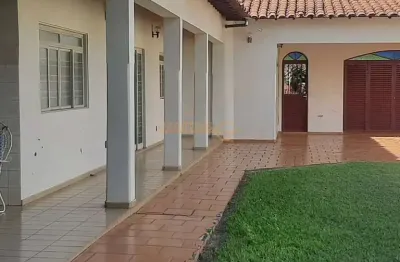 Casa com 3 quartos à venda no Industrial, Araguari 