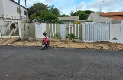 Casa com 3 quartos à venda no Centro, Araguari 
