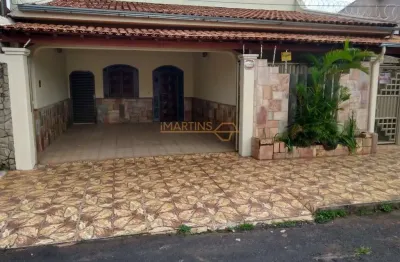 Casa com 3 quartos à venda no Centro, Araguari 