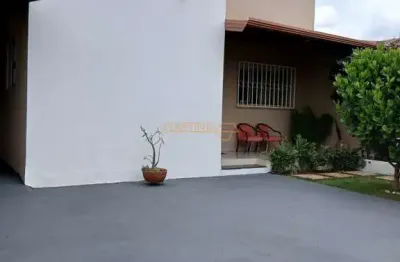 Casa com 2 quartos à venda no Interlagos, Araguari 