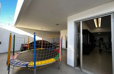 Casa com 3 quartos à venda no Santiago, Araguari 