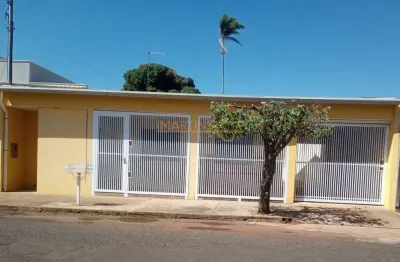 Casa com 3 quartos à venda no Jardim Regina, Araguari 