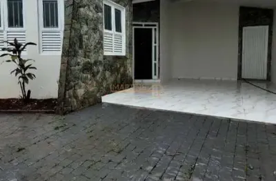 Casa com 3 quartos à venda na Praça Gaioso Neves, Jardim Regina, Araguari
