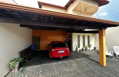 Casa com 3 quartos à venda na 1, 1, Industrial, Araguari