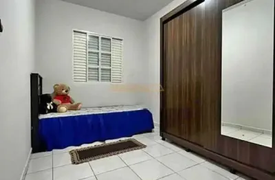 Casa com 2 quartos à venda na Praça Gaioso Neves, Centro, Araguari