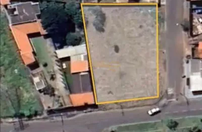 Terreno à venda na Praça Gaioso Neves, Fátima, Araguari