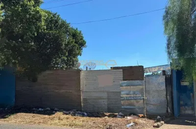 Terreno à venda na Praça Gaioso Neves, Miranda, Araguari