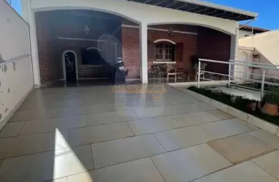 Casa com 7 quartos à venda na Praça Gaioso Neves, Rosário, Araguari