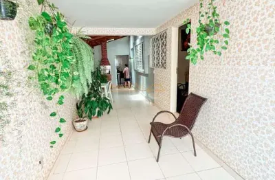 Casa com 3 quartos à venda no Centro, Araguari 