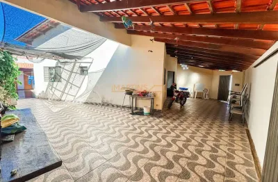 Casa com 2 quartos à venda na Praça Gaioso Neves, Santiago, Araguari