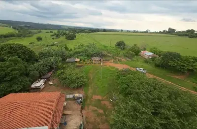 Fazenda à venda na Praça Gaioso Neves, Centro, Araguari