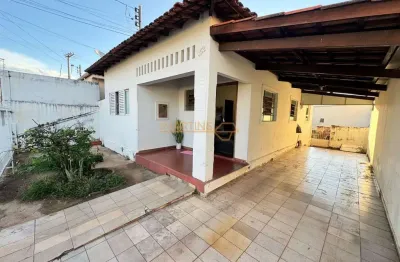 Casa com 3 quartos à venda no Centro, Araguari 