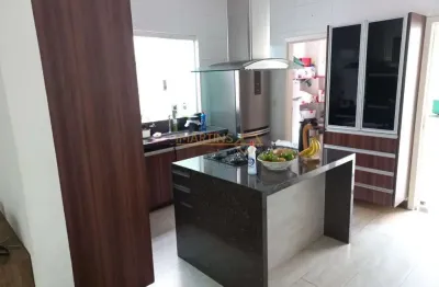 Casa com 4 quartos à venda na Rua Antônio Lemos da Silva, Centro, Araguari