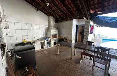 Casa com 3 quartos à venda na Rua Antônio Lemos da Silva, Centro, Araguari