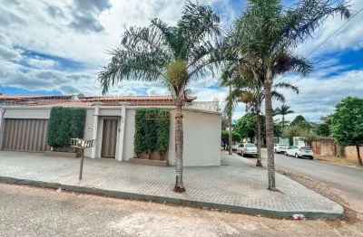 Casa com 3 quartos à venda no Santiago, Araguari 