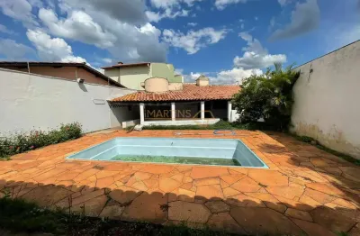 Casa com piscina no bairro jardim regina - araguari/mg
