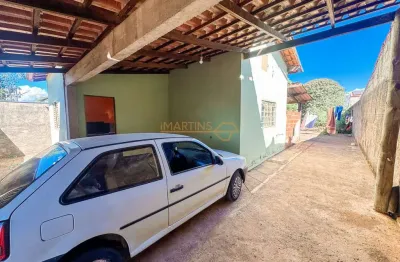 Casa com 1 quarto à venda no Santiago, Araguari 
